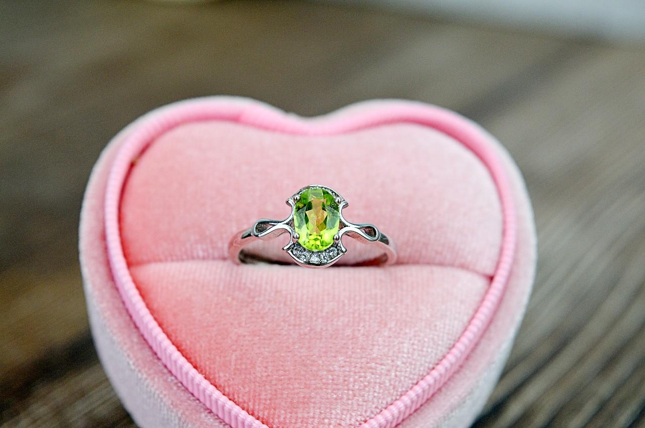 Strieborný prsteň OLIVÍN/PERIDOT #1 - Láska, Prosperita, Zdravie, Radosť, Otvorenie Srdca