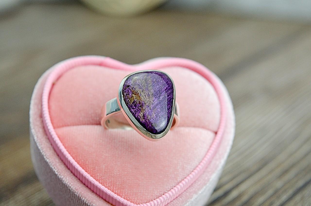 Strieborný prsteň PURPURIT #1 - Kameň Suverenity, Transformácie, Slobody a Duchovného rastu – Obrázok 3