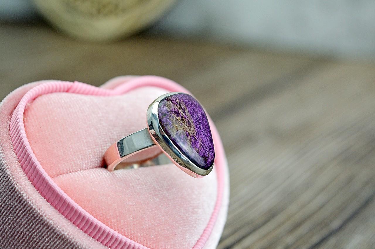Strieborný prsteň PURPURIT #1 - Kameň Suverenity, Transformácie, Slobody a Duchovného rastu