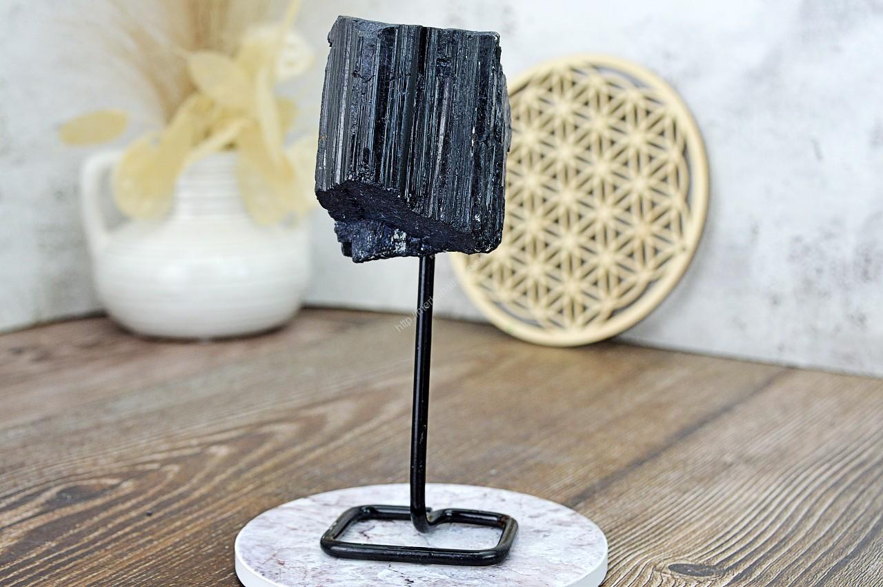 surový ČIERNY TURMALÍN/SKORYL #1 – Ochrana, Očista od toxickej energie, Zmierňuje stres a strach