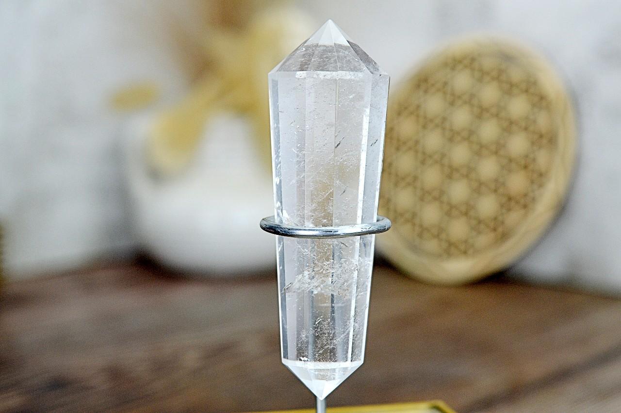 KRYŠTÁL VOGEL Obelisk #4- 12 hrán -Svetelný Laser pre srdcovú čakru